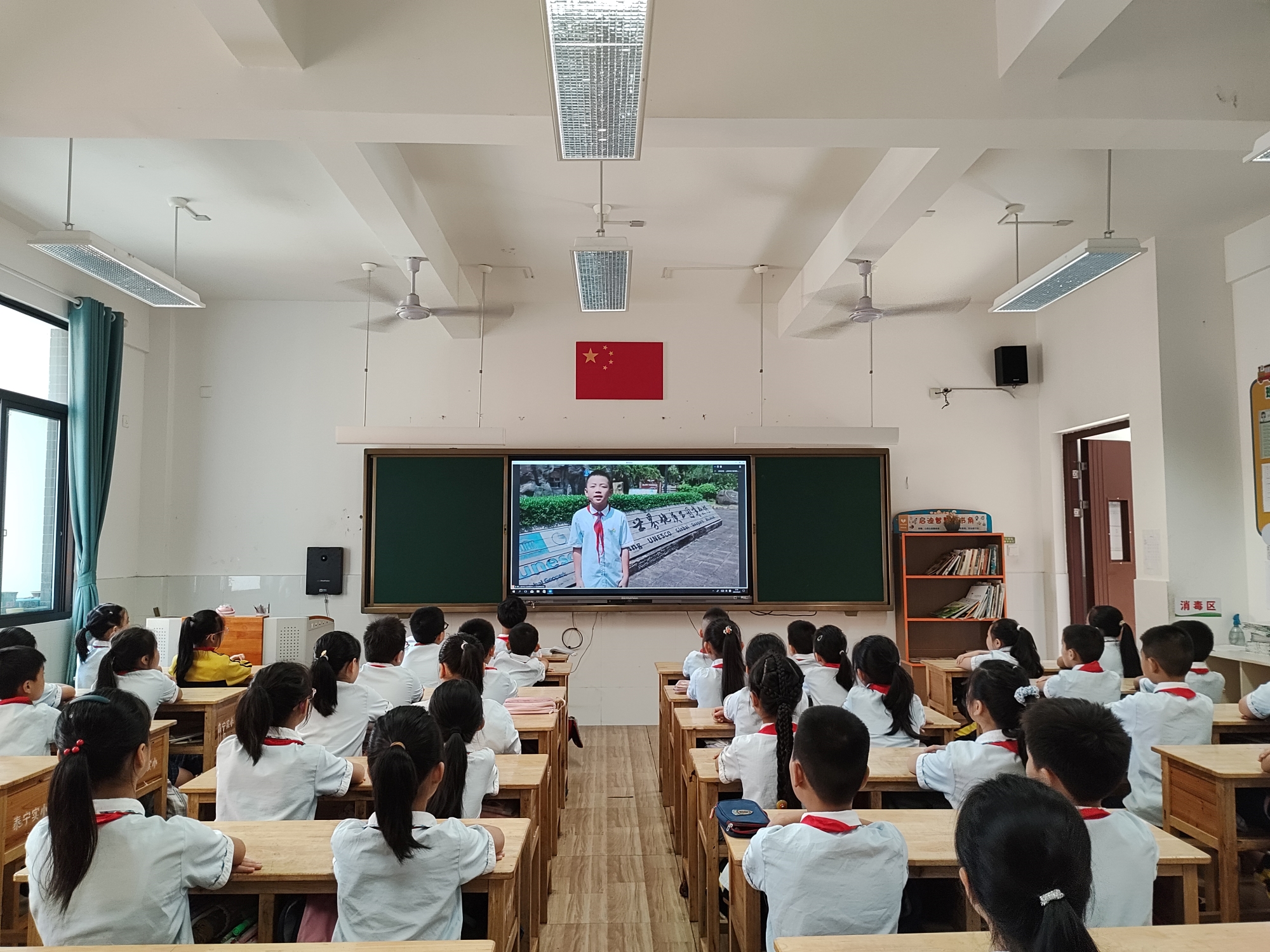 童心共筑中国梦